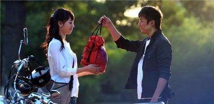 说谎的爱人在线观看,在线观看背后的情感漩涡  第2张